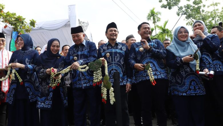 Meninjau Pasar Wadai, Gubernur dan Wagub Berbaur Bersama Masyarakat di Titik 0 Kilometer Siring Banjarmasin