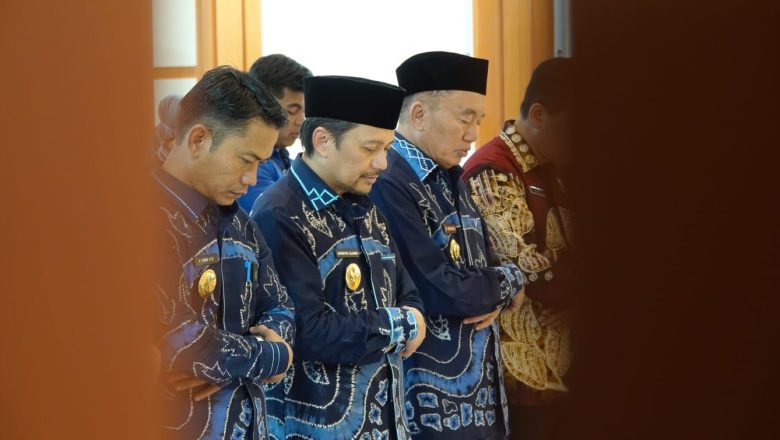 Hari Pertama Ramadan, Gubernur dan Wagub Berbuka Puasa Bersama Dilanjutkan Sholat Terawih Berjamaah