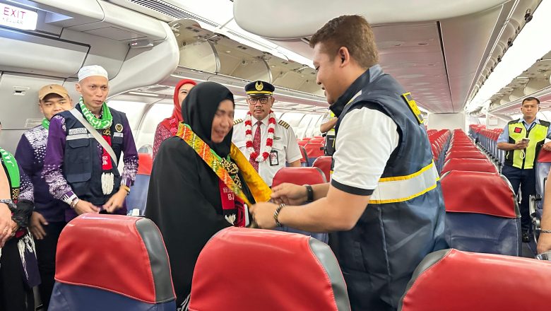 Bandara Internasional Syamsudin Noor Sambut Kedatangan Jamaah Haji Kloter Pertama