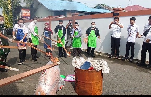 Kejari Batola Musnahkan Barang Rampasan Dari Berbagai Perkara Yang Sudah Inkrah
