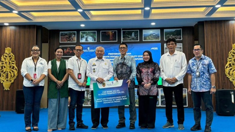 Bank Kalsel Serahkan CSR Pembangunan Spot Pasar Terapung di TMII