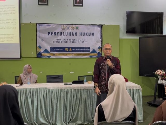 Borneo Law Firm Gandeng Mahasiswa Edukasi Pelajar SMAN 1 Banjarmasin Soal UU ITE