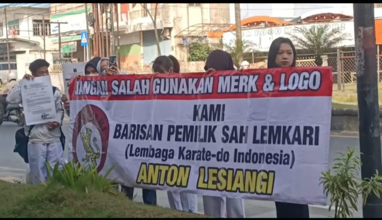 Aksi Damai Warnai Pelantikan Lemkari Gemilang di Banjarbaru, Massa Tolak Penggunaan Logo Lemkari Versi Anton Lesiangi