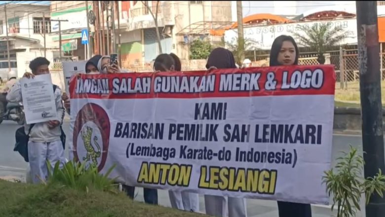 Aksi Damai Warnai Pelantikan Lemkari Gemilang di Banjarbaru, Massa Tolak Penggunaan Logo Lemkari Versi Anton Lesiangi