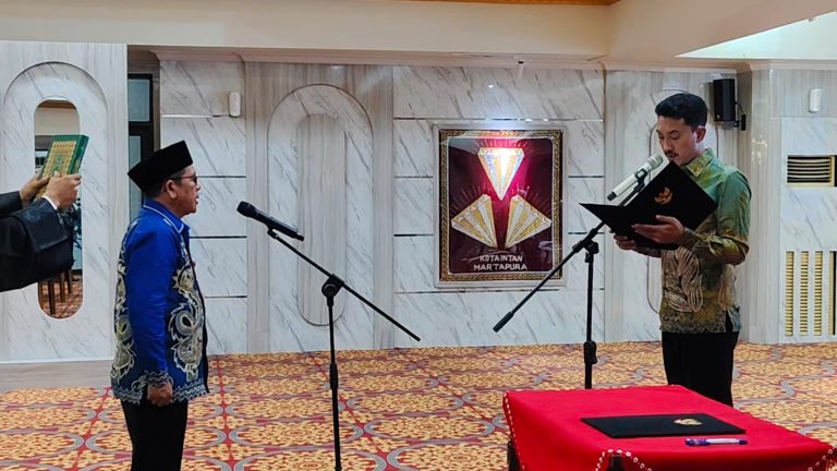 H. Ikhwansyah Resmi Jabat Pj Sekda Banjar, Bupati Saidi Minta Percepatan Kinerja dan Koordinasi Solid