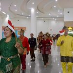 Rayakan HUT ke-80 RI, Bandara Syamsudin Noor Gelar Parade Baju Adat Nusantara