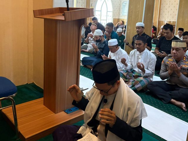 Polres Banjar dan Polsek Jajaran Gelar Sholat Ghaib dan Doa Bersama untuk Keselamatan Bangsa