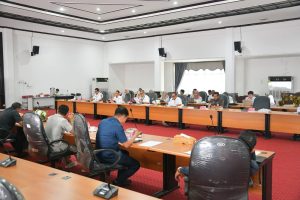 SEKDA HSS HADIRI RAPAT PEMBAHASAN RANPERDA APBD TAHUN 2026 PHOTO-2025-10-16-11-23-52