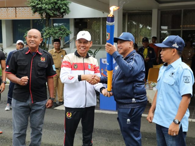 Pemkab HSS Serahkan Api Obor Porprov XII Kalsel Kab.Tanah Laut
