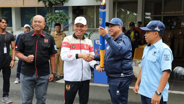 Pemkab HSS Serahkan Api Obor Porprov XII Kalsel Kab.Tanah Laut