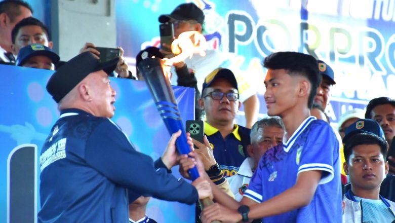 11.365 KONTINGEN MERIAHKAN PEMBUKAAN PORPROV XII KALSEL 2025 DI TANAH LAUT