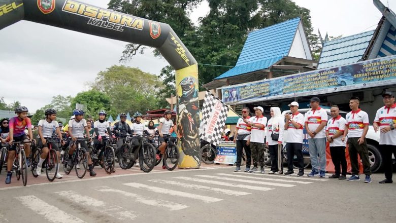 Bupati HSS Lepas Ratusan Peserta Semangat Sepeda Santai tahun 2025