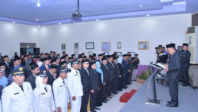 H. Suriani Resmi Melantik Pejabat Administrator, Pengawas, dan Fungsional di Lingkup Pemkab HSS