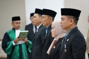 Empat Pejabat Pimpinan Tinggi Pratama Resmi di Lantik Bupati H.Syafrudin Noor WhatsApp Image 2025-11-25 at 10.52.57 (2)