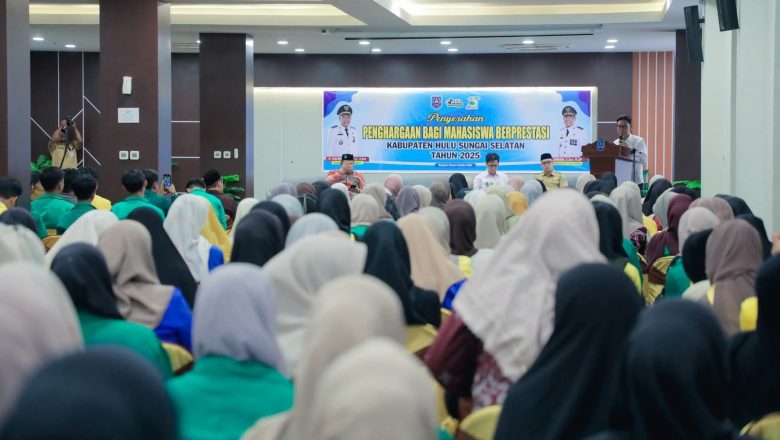 195 Mahasiswa Berprestasi Dapat Bantuan Beasiswa Dari Pemkab HSS.