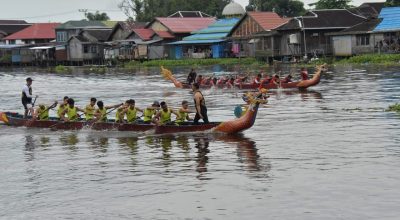 Semangat Di Hari Jadi KAB.HSS ke 75 ,Puluhan Peserta ikuti Lomba Perahu Naga.