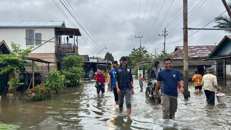 Bupati Banjar Serahkan Bantuan untuk Warga Terdampak Banjir di Pesayangan