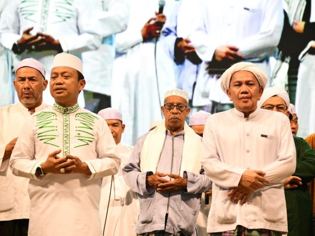 2 ULAMA BESAR KONDANG TANAH AIR ,SIRAMI BUMI RAKAT MUFAKAT DENGAN TABLIGH AKBAR
