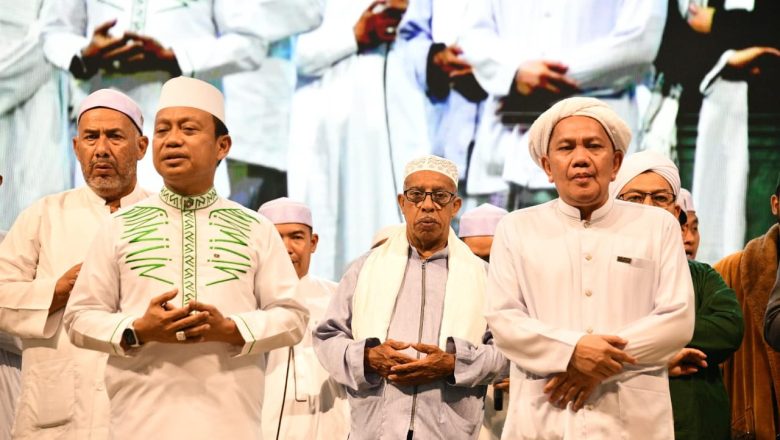 2 ULAMA BESAR KONDANG TANAH AIR ,SIRAMI BUMI RAKAT MUFAKAT DENGAN TABLIGH AKBAR
