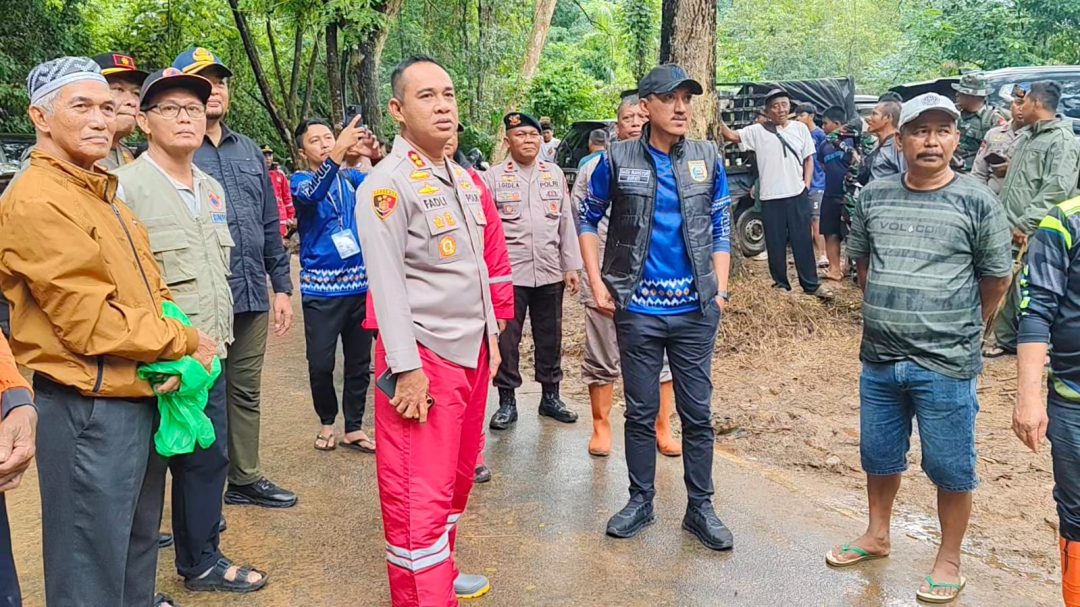Bupati Banjar Tinjau Lokasi Bencana di Kecamatan Aranio, Masyarakat Diminta Waspada