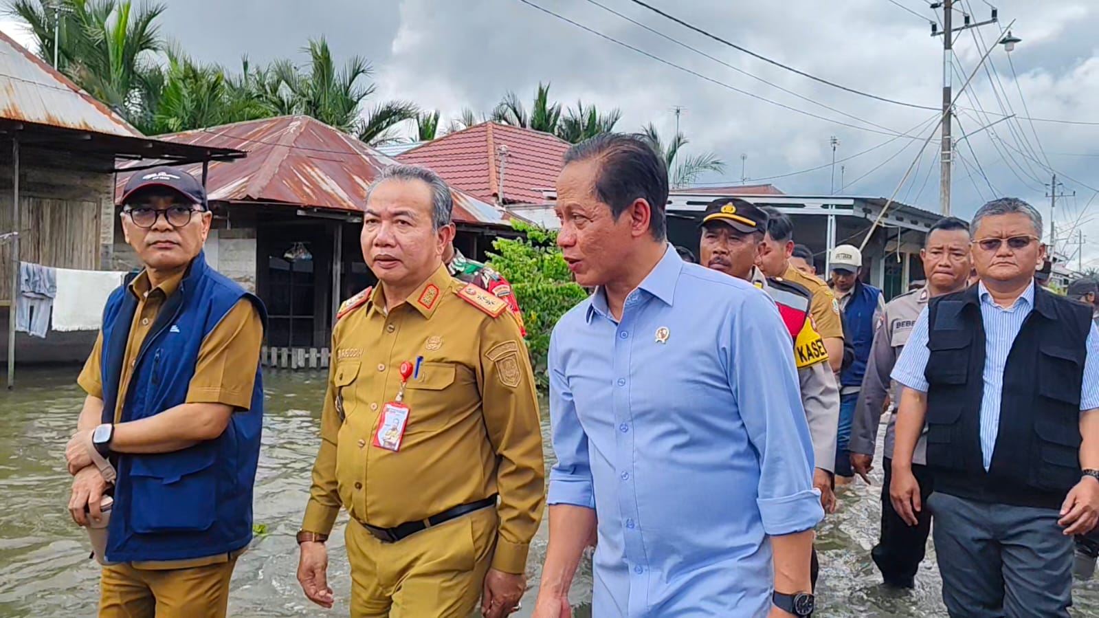 Sekda Kalsel Dampingi Menteri LH Tinjau Banjir Desa Bincau, Pemerintah Siapkan Mapping dan Audit Lingkungan