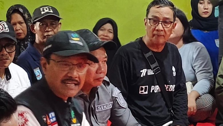 Menteri Sosial Tinjau Pengungsi Banjir Sungai Tabuk