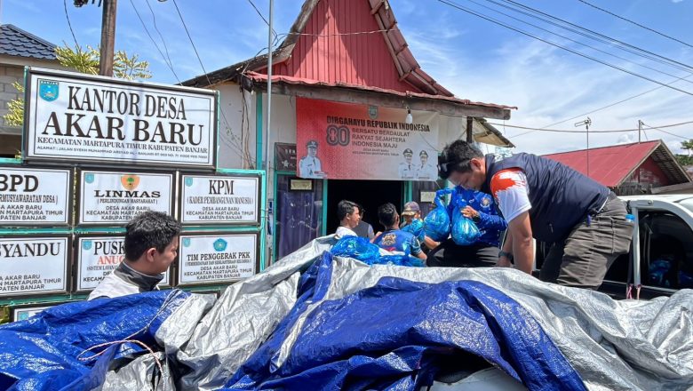 Pemkab Banjar Salurkan 1.227 Paket Logistik untuk Warga Terdampak Banjir di Enam Desa