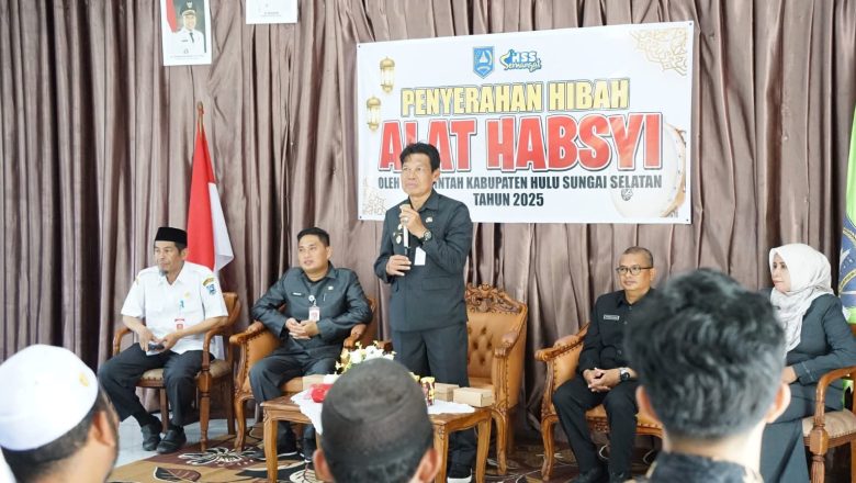 H.Suriani Serahkan Hibah Alat Habsy kepada Masyarakat Wilayah Daha