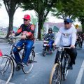 Santai dan Penuh Keakraban, Wabup HSS dan Wabup HST Gowes Ontel Bareng