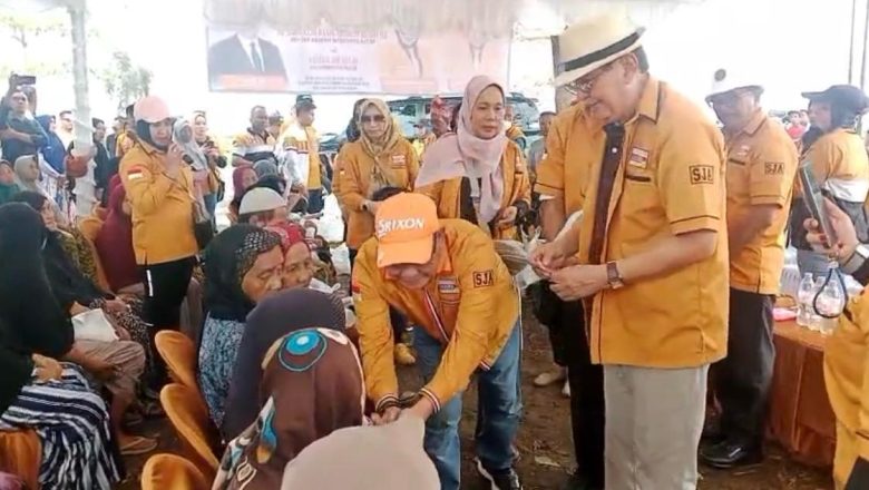 DPD Hanura Kalsel Salurkan Bantuan ke Warga Teluk Selong Ulu, Roy Marten Turut Beri Dukungan Moral