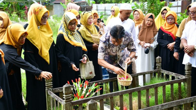 Reuni Akbar SMA Idhata, Wabup HSS Pimpin Ziarah dan Silaturahmi Guru