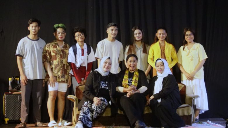 Seni, Edukasi, dan UMKM Bersatu dalam Pergelaran Teater di HSS
