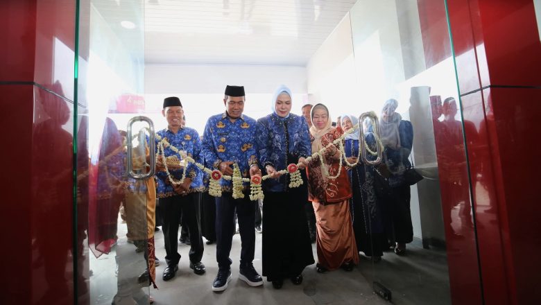 Tak Hanya Resmikan Puskesmas, Bupati HSS Luncurkan Program Beras Sejahtera dan Perlindungan Pekerja
