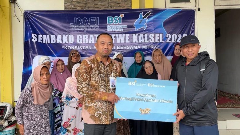 FWE Kalsel Bersama BSI Bagikan Sembako Gratis Untuk Masyarakat Pra Sejahtera