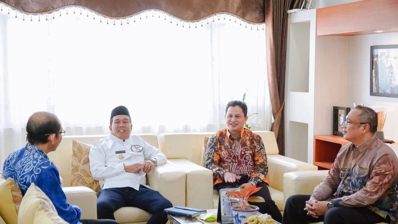 Bupati HSS Terima Kunjungan Kepala BPS Kalsel, Kepala BPS HSS Lama Pamit dan Digantikan Pejabat Baru