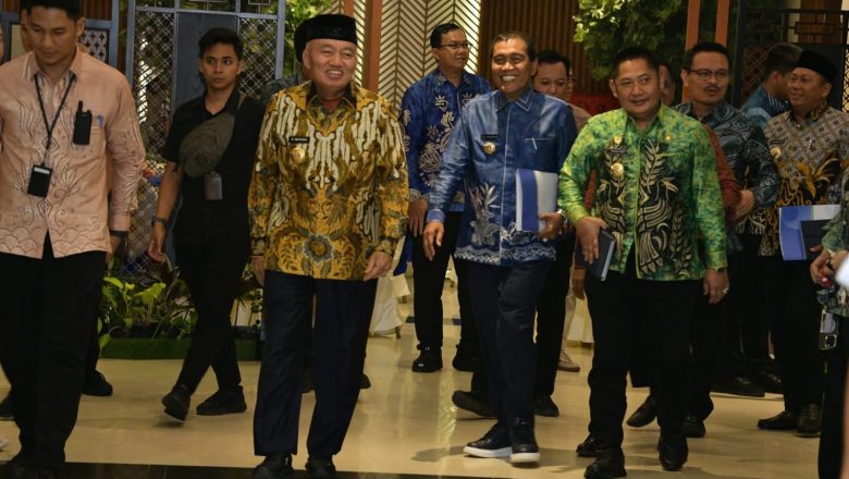 Perkuat Fiskal Daerah, Bupati HSS Terima Dana Bagi Hasil Pajak dari Pemprov Kalsel