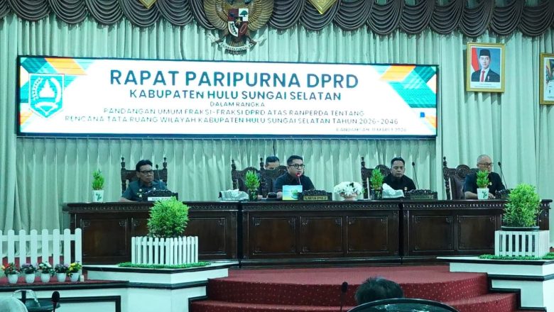 Bahas Tata Ruang 20 Tahun ke Depan, Wabup HSS Hadiri Paripurna DPRD