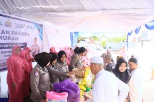 Polres HSS Gelar Gerakan Pangan Murah di Sungai Mandala, Warga Antusias Berburu Sembako WhatsApp Image 2026-03-15 at 18.20.21