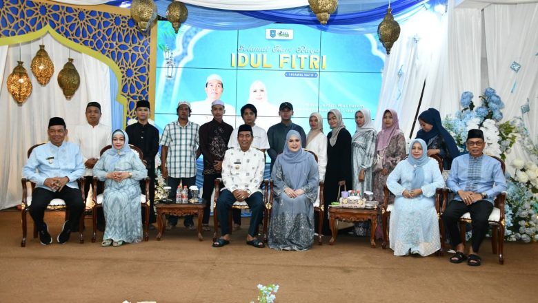 Ratusan Warga Hadiri Open House Bupati HSS di Pendopo Kandangan
