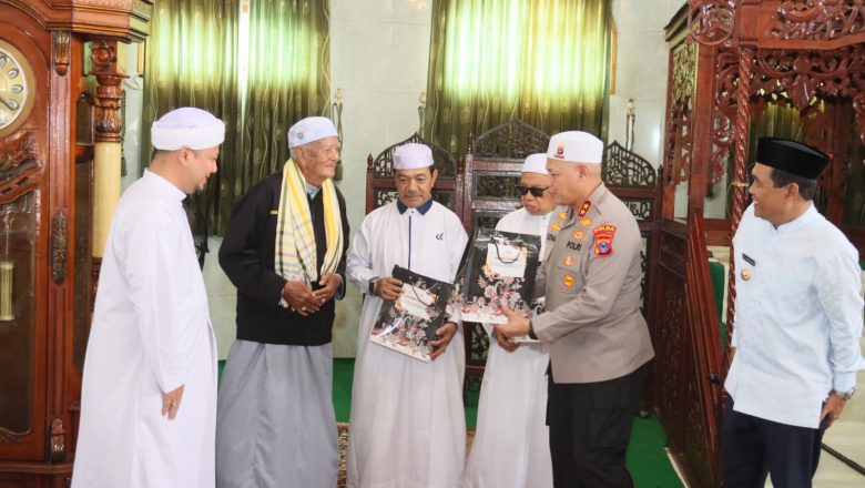 Kapolda Kalsel Ajak Santri Ponpes Dalam Pagar Tangkal Radikalisme dan Hoaks