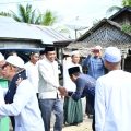Jelang Haul ke-1 KH Muhammad Aini, Bupati HSS Serahkan Bantuan di Desa Gumbil