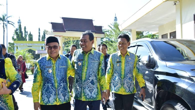 Bupati HSS Hadiri HUT ke-74 HSU, Soroti Pentingnya Sinergi Antar Daerah