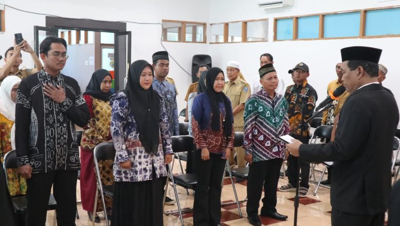 Bupati HSS Lantik Delapan Anggota BPD Antar Waktu, Tekankan Integritas dan Sinergi