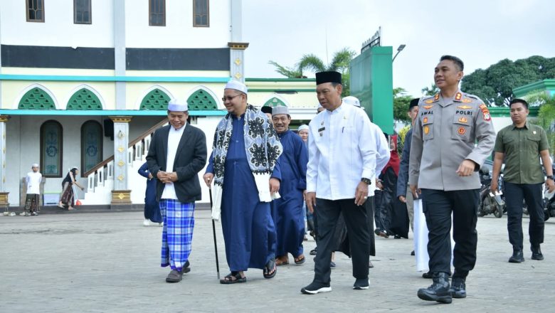 Ratusan Santriwati MDT HSS Diwisuda, Wabup Tekankan Pentingnya Akhlak