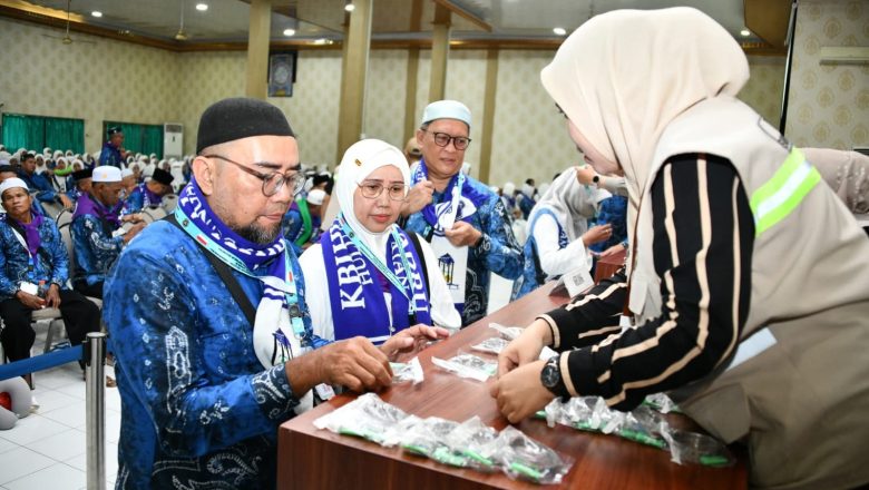 Jemaah Calon Haji HSS Tiba di Asrama Haji Banjarbaru, Jalani Pemeriksaan Kesehatan dan Terima Dokumen Keberangkatan
