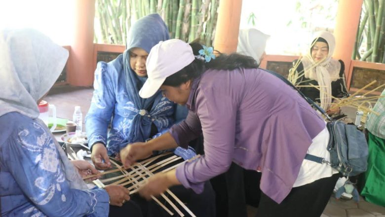 Belajar dari Boon Pring, DWP HSS Dorong Pengembangan Kerajinan Bambu Berorientasi Ekspor