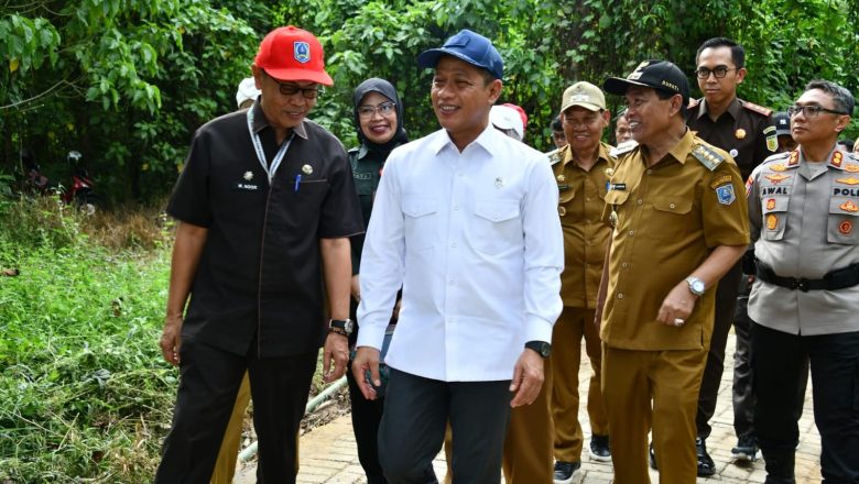 Bupati HSS Dampingi Wamenko Pangan Tinjau Potensi Pertanian untuk Program KSPEAN