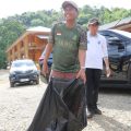 Jelang Festival Bamboo Rafting, Bupati HSS Turun Langsung Bersihkan Sungai Amandit