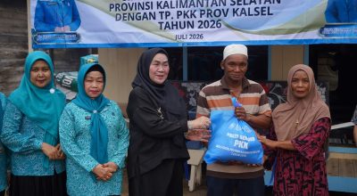 TP PKK HSS Dampingi Penyerahan Bantuan RS-RTLH di Desa Baru