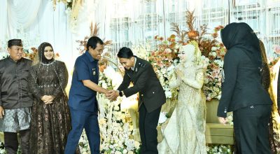 Bupati HSS Hadiri Resepsi Pernikahan Bripda Ilham dan Fahrian Azizah